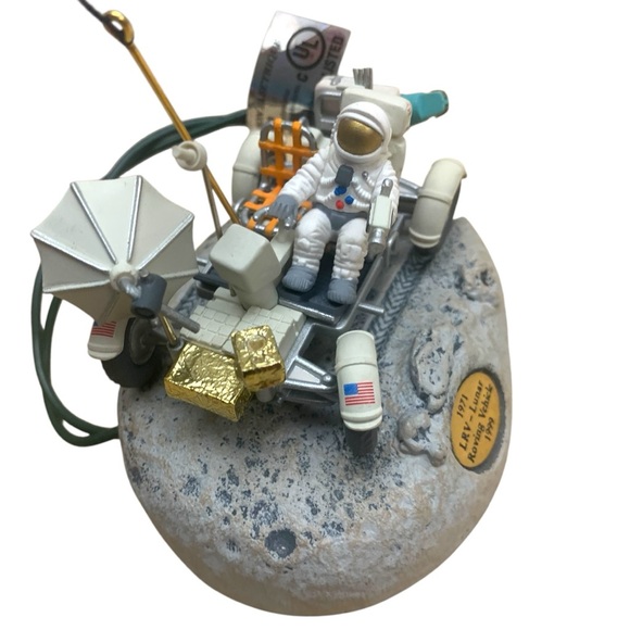 VTG Hallmark Space Lunar Rover Vehicle Light-Up Christmas Ornament Collectible - Picture 10 of 10